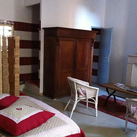 Bed and Breakfast Le Richelieu Юзес Экстерьер фото