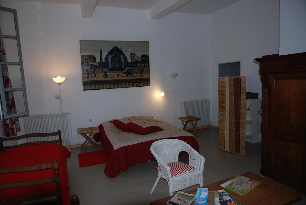 Bed and Breakfast Le Richelieu Юзес Экстерьер фото
