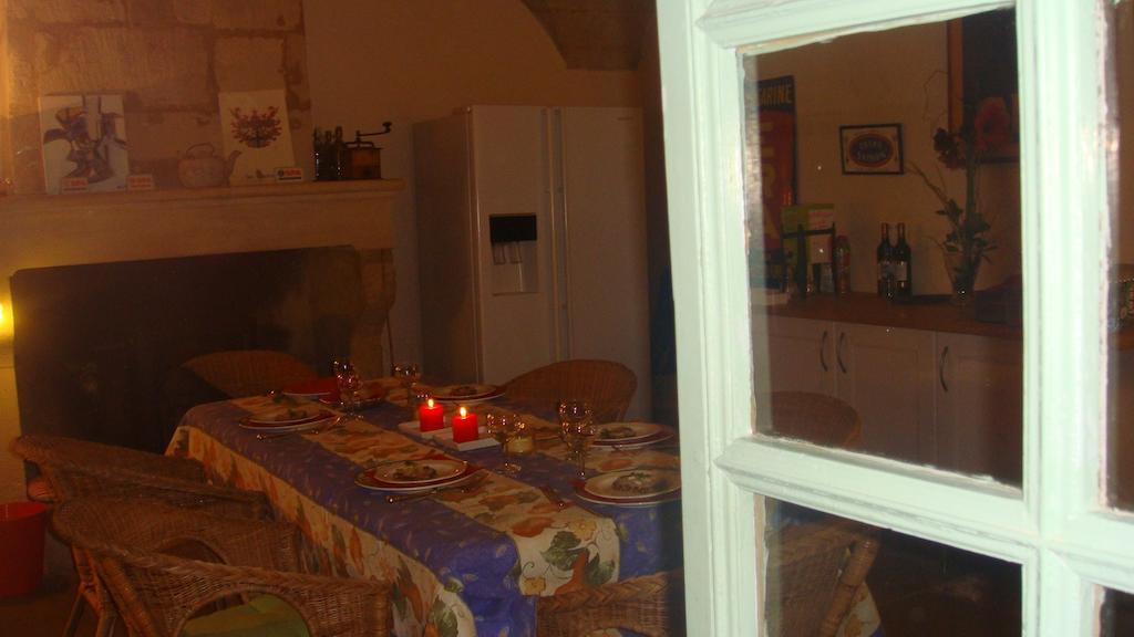 Bed and Breakfast Le Richelieu Юзес Экстерьер фото
