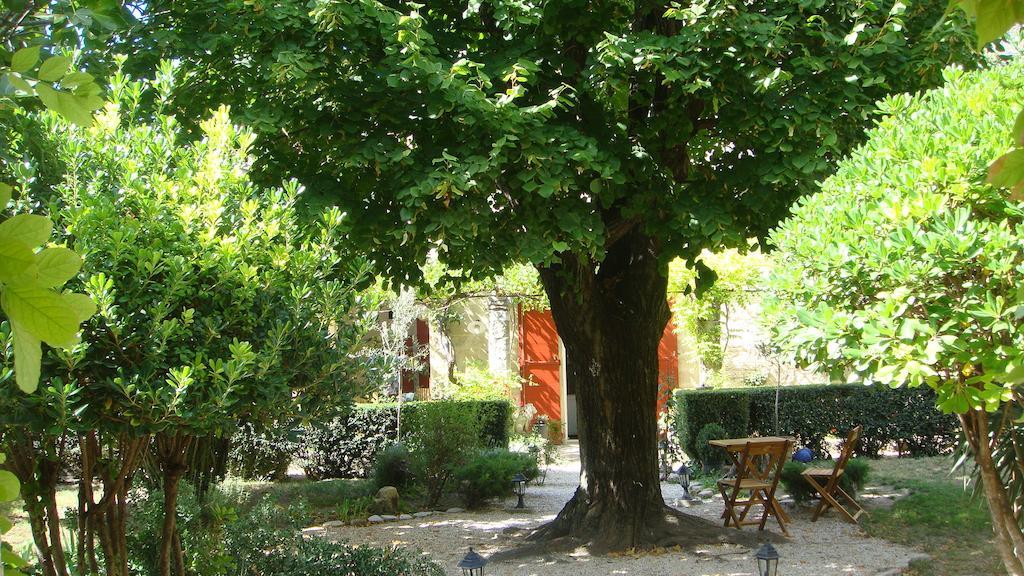 Bed and Breakfast Le Richelieu Юзес Экстерьер фото