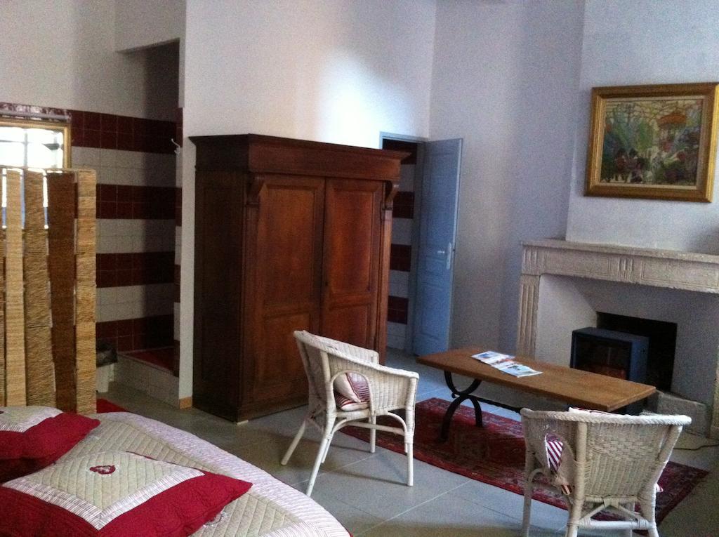 Bed and Breakfast Le Richelieu Юзес Экстерьер фото